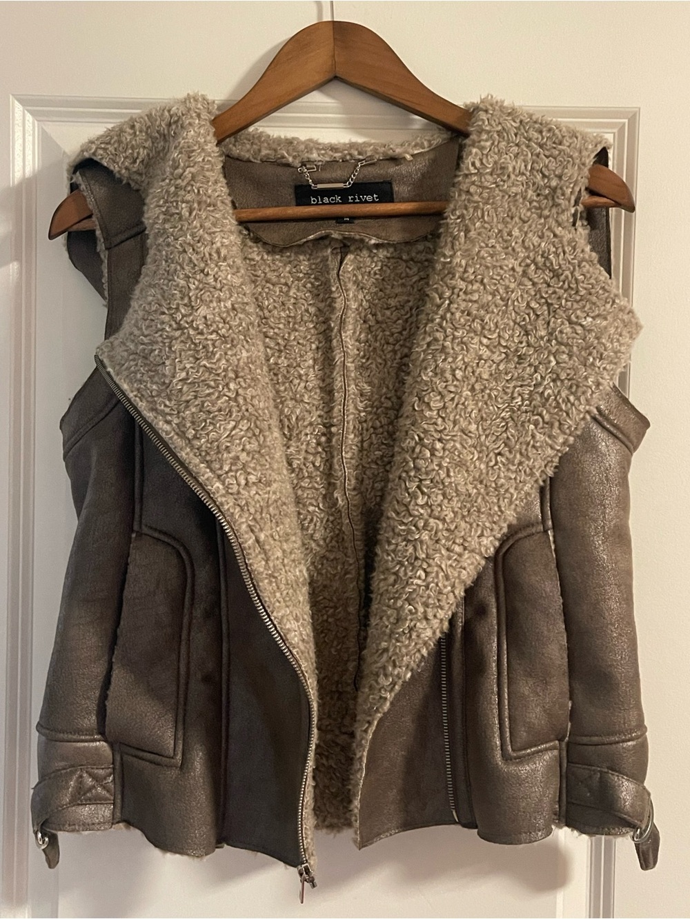 Black Rivet Taupe Shearling-Lined Moto Vest